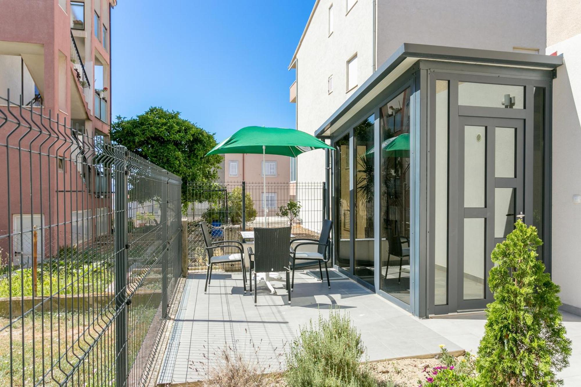 Apartman With A Parking Space Stobrec, - 23476 *